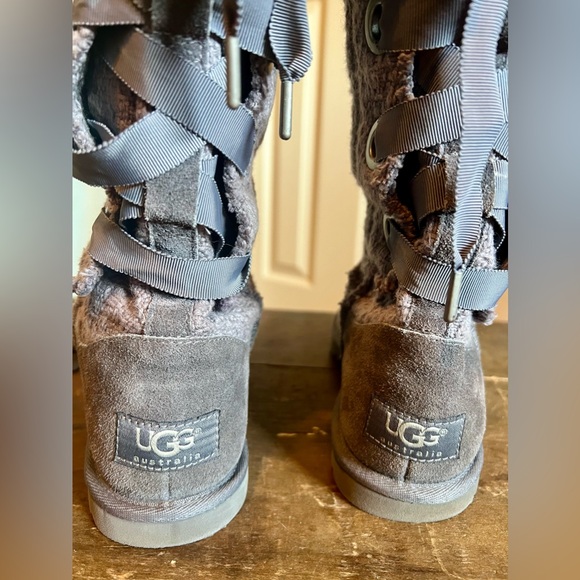 NEW🌟 HEIRLOOM LACE UP UGG BOOTS - Picture 4 of 9